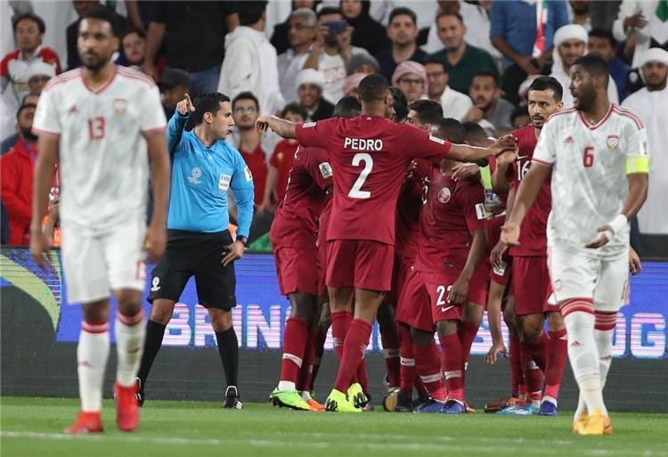 فيديو.. قطر تكتسح الإمارات برباعية وتتأهل لمواجهة اليابان في نهائي كأس آسيا
