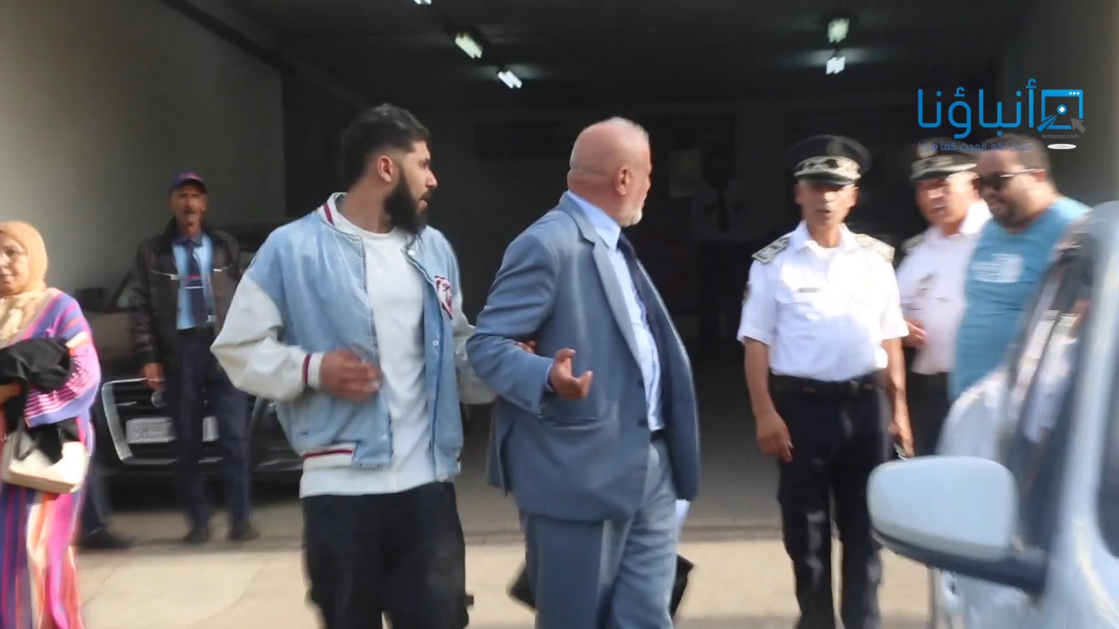 بالفيديو: لحظة خروج الرابور طوطو من السجن
