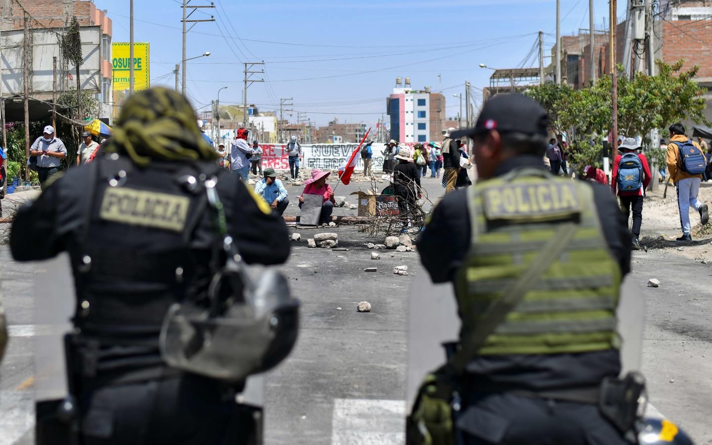 سقوط 12 قتيلاً في البيرو في صدامات بين متظاهرين وقوات الأمن